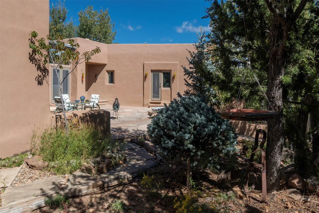 870 Paseo de Don Carlos, Santa Fe, NM 87501