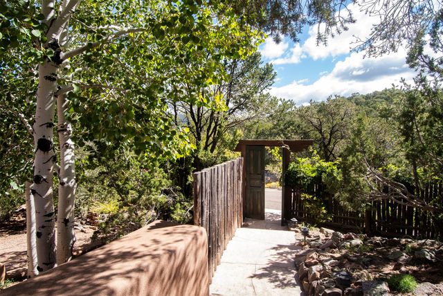 870 Paseo de Don Carlos, Santa Fe, NM 87501