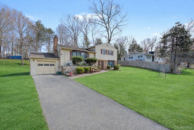 10 Horizon Hill Drive, Poughkeepsie, NY 12603