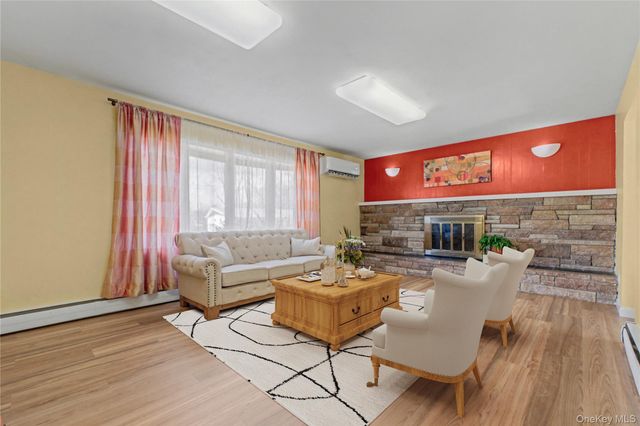 10 Horizon Hill Drive, Poughkeepsie, NY 12603