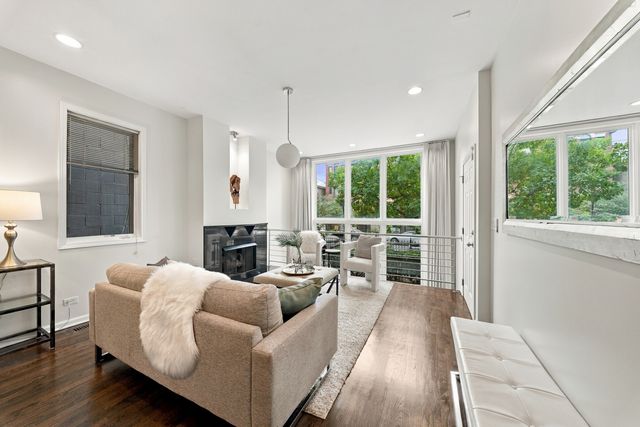 853 N Wood Street 1, Chicago, IL 60622