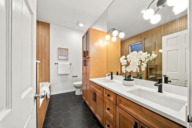 853 N Wood Street 1, Chicago, IL 60622