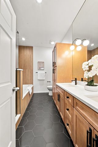 853 N Wood Street 1, Chicago, IL 60622