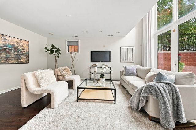 853 N Wood Street 1, Chicago, IL 60622