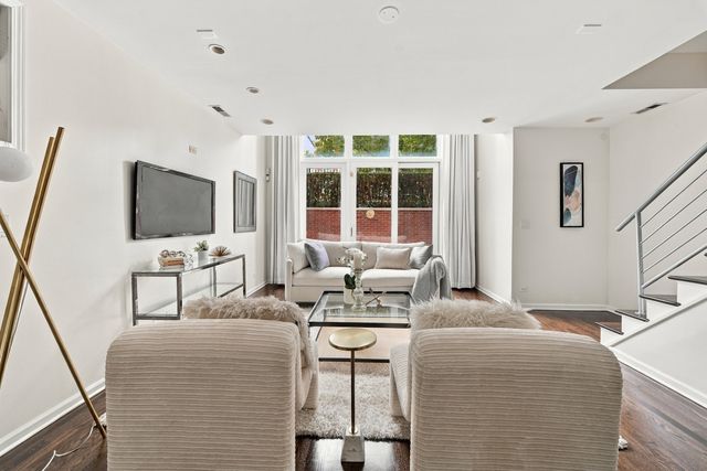853 N Wood Street 1, Chicago, IL 60622