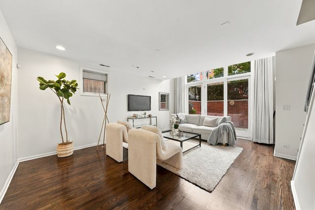 853 N Wood Street 1, Chicago, IL 60622