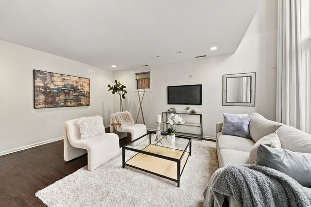 853 N Wood Street 1, Chicago, IL 60622