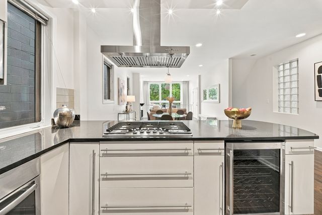 853 N Wood Street 1, Chicago, IL 60622