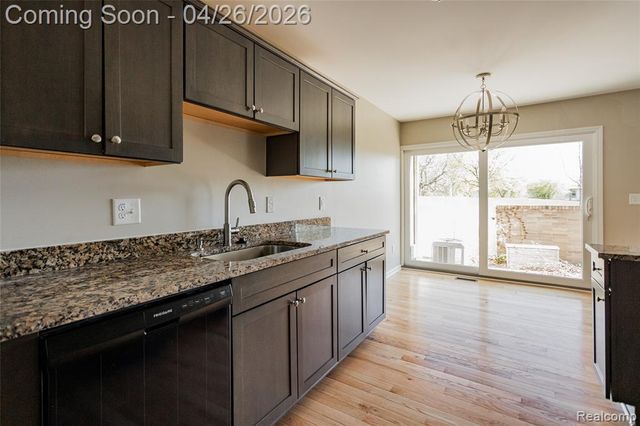 2011 Thornhill Place, Detroit, MI 48207