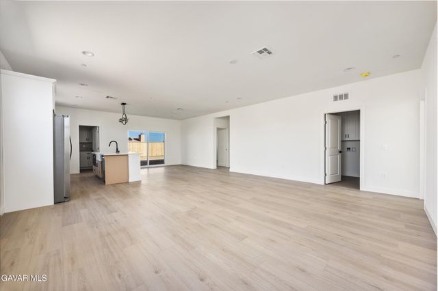 9701 Susan Avenue, California City, CA 93505