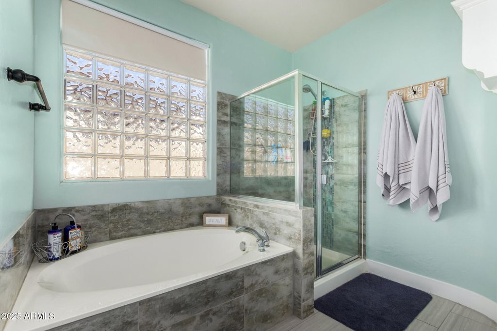 Image 21 of property listing at 3084 E CAPRICORN Way, Chandler, AZ 85249