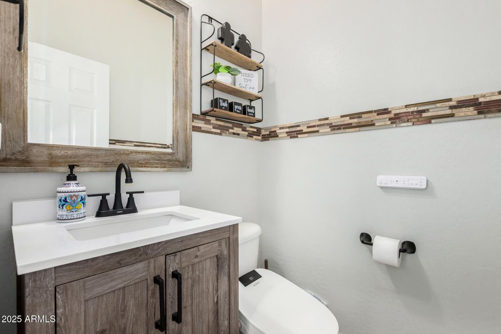 Image 24 of property listing at 3084 E CAPRICORN Way, Chandler, AZ 85249
