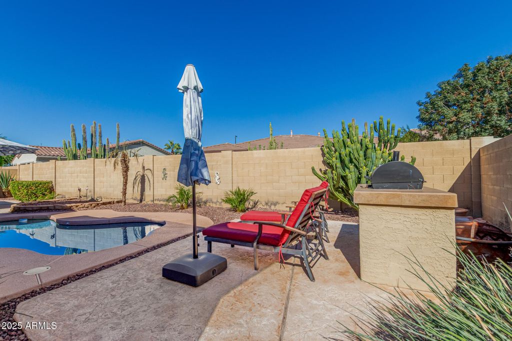 Image 34 of property listing at 3084 E CAPRICORN Way, Chandler, AZ 85249