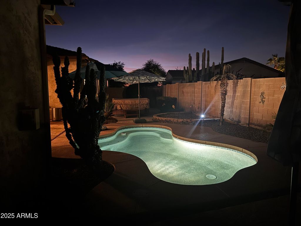 Image 38 of property listing at 3084 E CAPRICORN Way, Chandler, AZ 85249