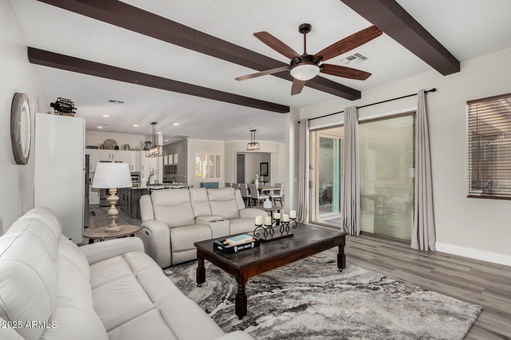 Image 4 of property listing at 3084 E CAPRICORN Way, Chandler, AZ 85249