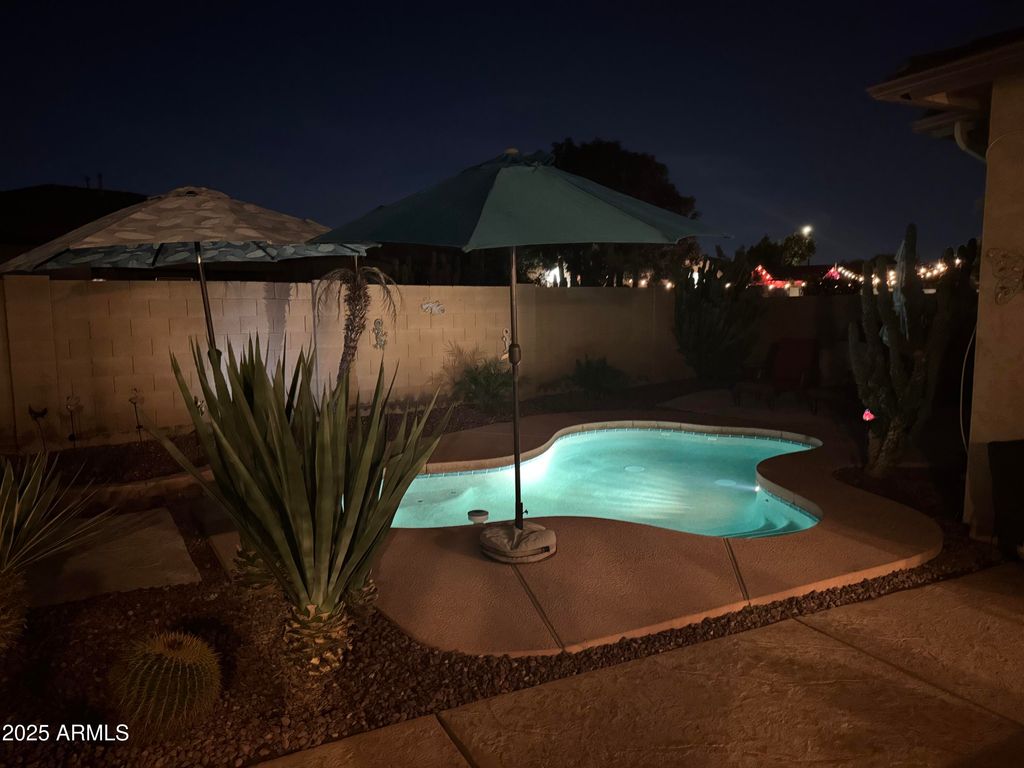 Image 40 of property listing at 3084 E CAPRICORN Way, Chandler, AZ 85249