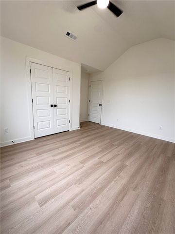 1724 Gerald Shay Road, Gentry, AR 72734