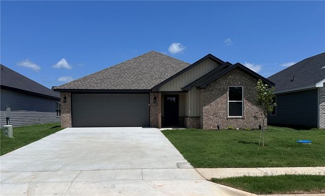 1724 Gerald Shay Road, Gentry, AR 72734
