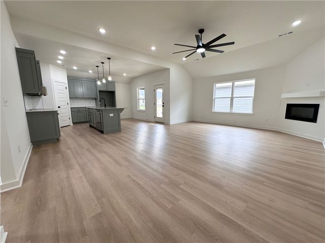 1724 Gerald Shay Road, Gentry, AR 72734
