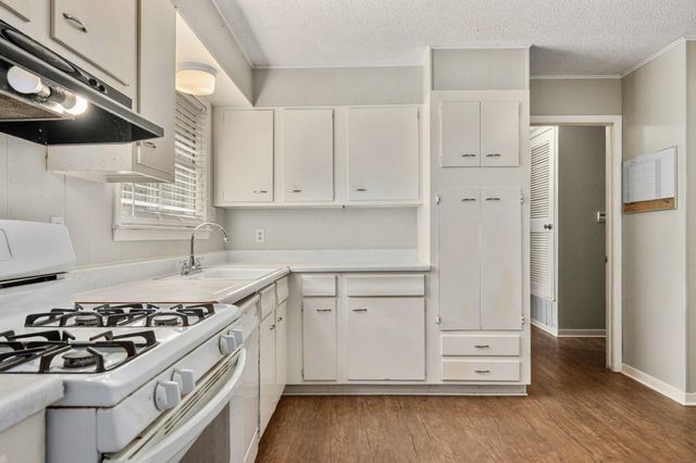 1615 Park LN, Georgetown, TX 78628