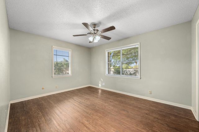 1615 Park LN, Georgetown, TX 78628
