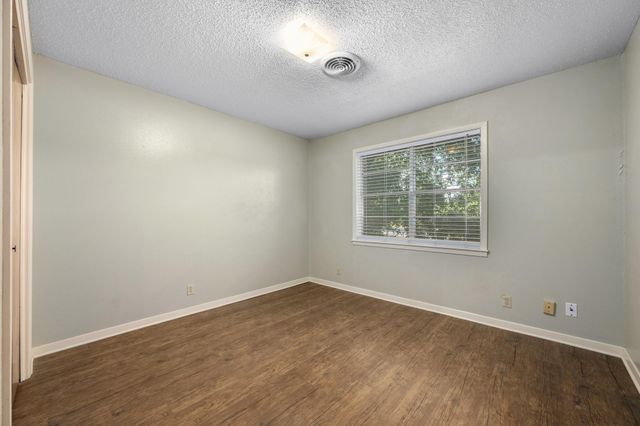 1615 Park LN, Georgetown, TX 78628