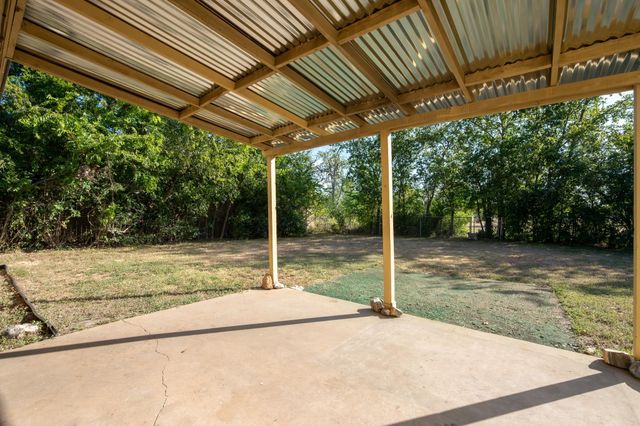 1615 Park LN, Georgetown, TX 78628