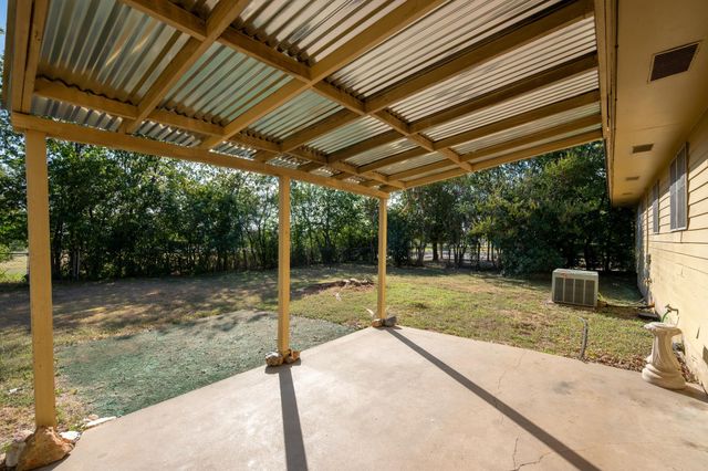 1615 Park LN, Georgetown, TX 78628