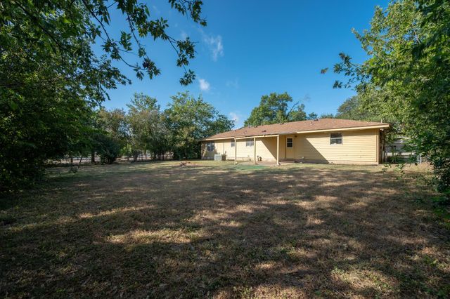 1615 Park LN, Georgetown, TX 78628
