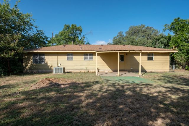 1615 Park LN, Georgetown, TX 78628