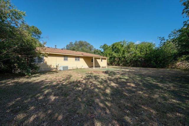 1615 Park LN, Georgetown, TX 78628