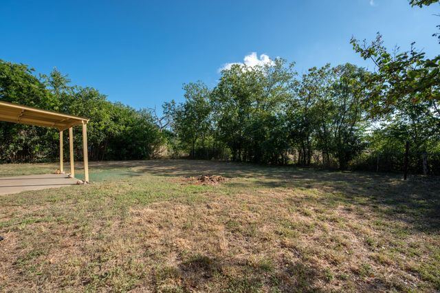 1615 Park LN, Georgetown, TX 78628