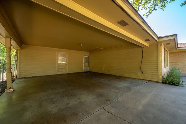 1615 Park LN, Georgetown, TX 78628