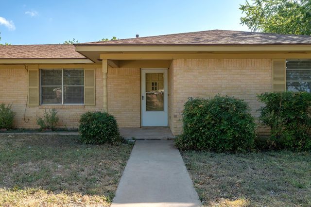 1615 Park LN, Georgetown, TX 78628