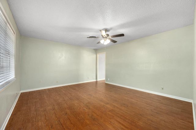 1615 Park LN, Georgetown, TX 78628