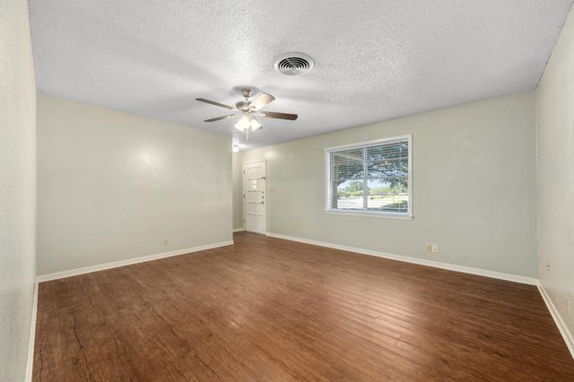 1615 Park LN, Georgetown, TX 78628