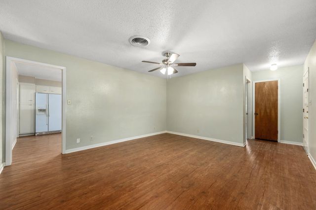 1615 Park LN, Georgetown, TX 78628