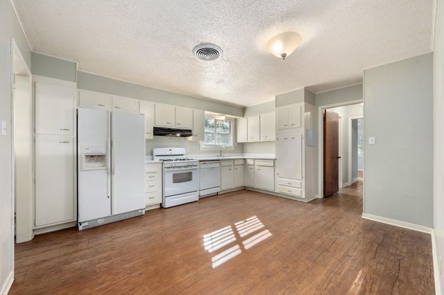 1615 Park LN, Georgetown, TX 78628