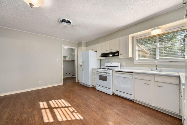 1615 Park LN, Georgetown, TX 78628