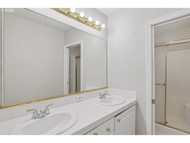 6476 Nw SHELSAM Ter, Portland, OR 97229