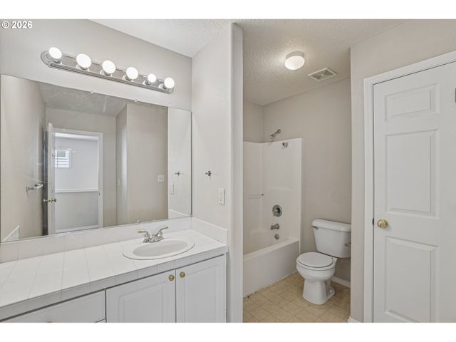 6476 Nw SHELSAM Ter, Portland, OR 97229