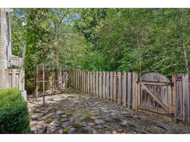 6476 Nw SHELSAM Ter, Portland, OR 97229