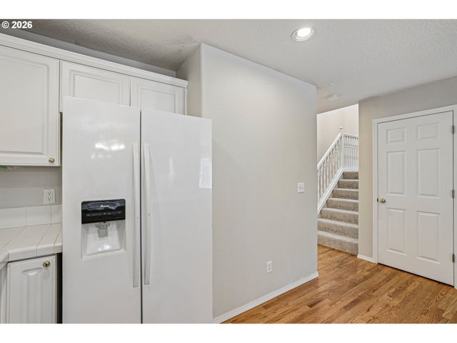 6476 Nw SHELSAM Ter, Portland, OR 97229