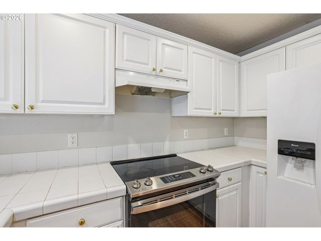 6476 Nw SHELSAM Ter, Portland, OR 97229