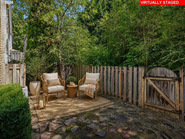 6476 Nw SHELSAM Ter, Portland, OR 97229