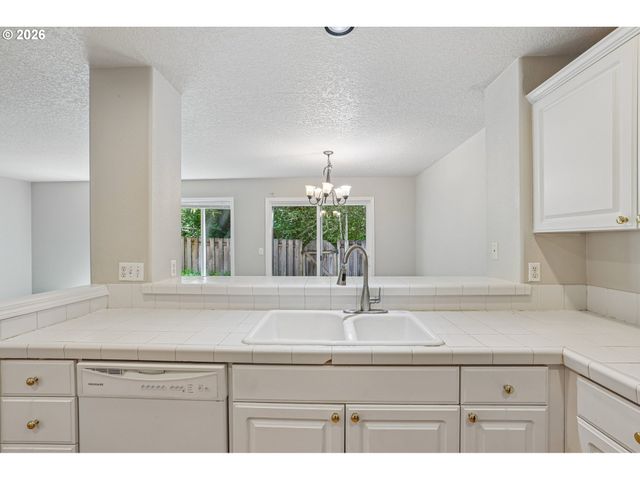 6476 Nw SHELSAM Ter, Portland, OR 97229