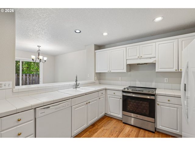 6476 Nw SHELSAM Ter, Portland, OR 97229