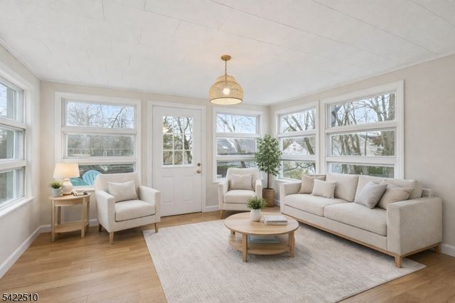 25 Hillside Ter, Livingston Twp., NJ 07039