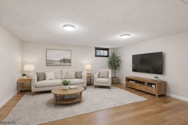 25 Hillside Ter, Livingston Twp., NJ 07039