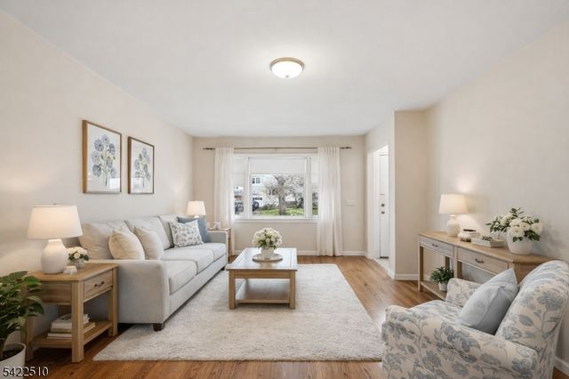 25 Hillside Ter, Livingston Twp., NJ 07039